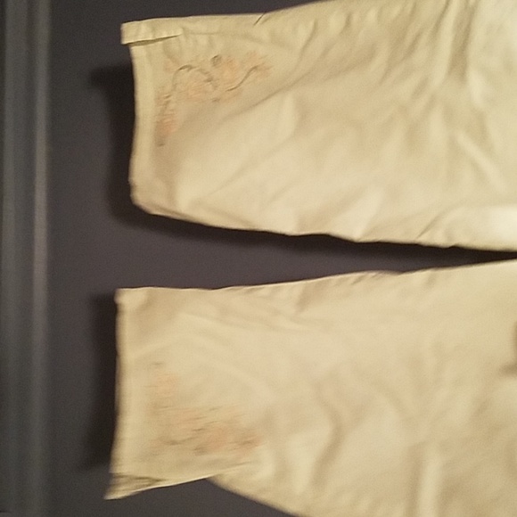 White capris brand-new - Picture 2 of 3